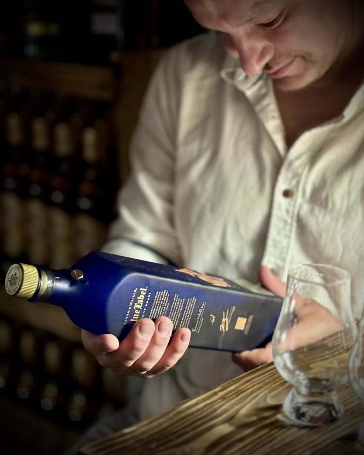Pary i goście podczas degustacji alkoholi premium w Legnicy