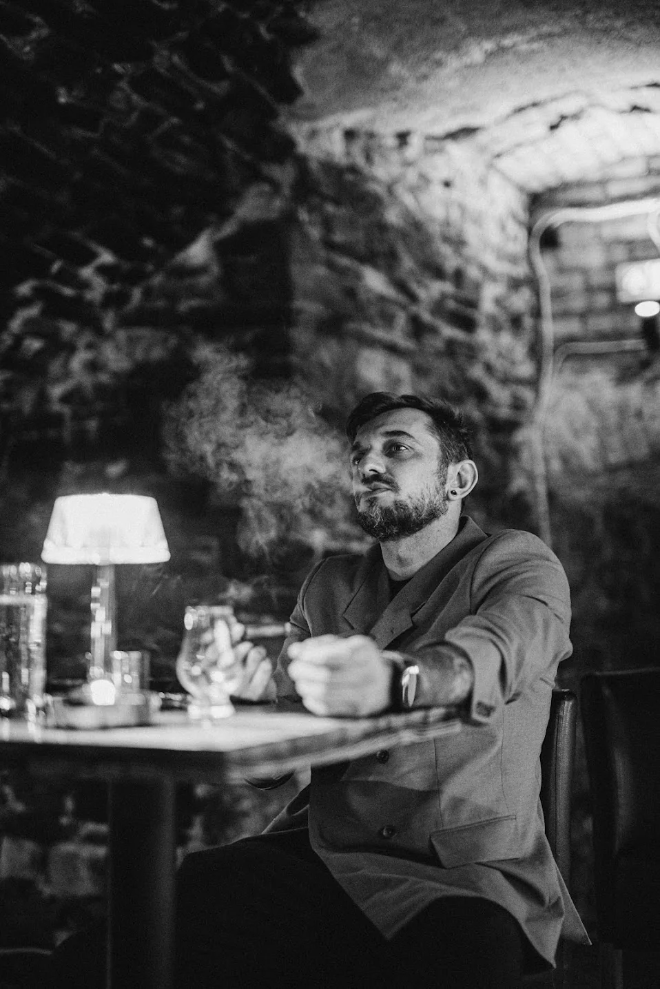 Kameralny wieczór przy alkoholu i cygarze w Speakeasy Bar w Legnicy