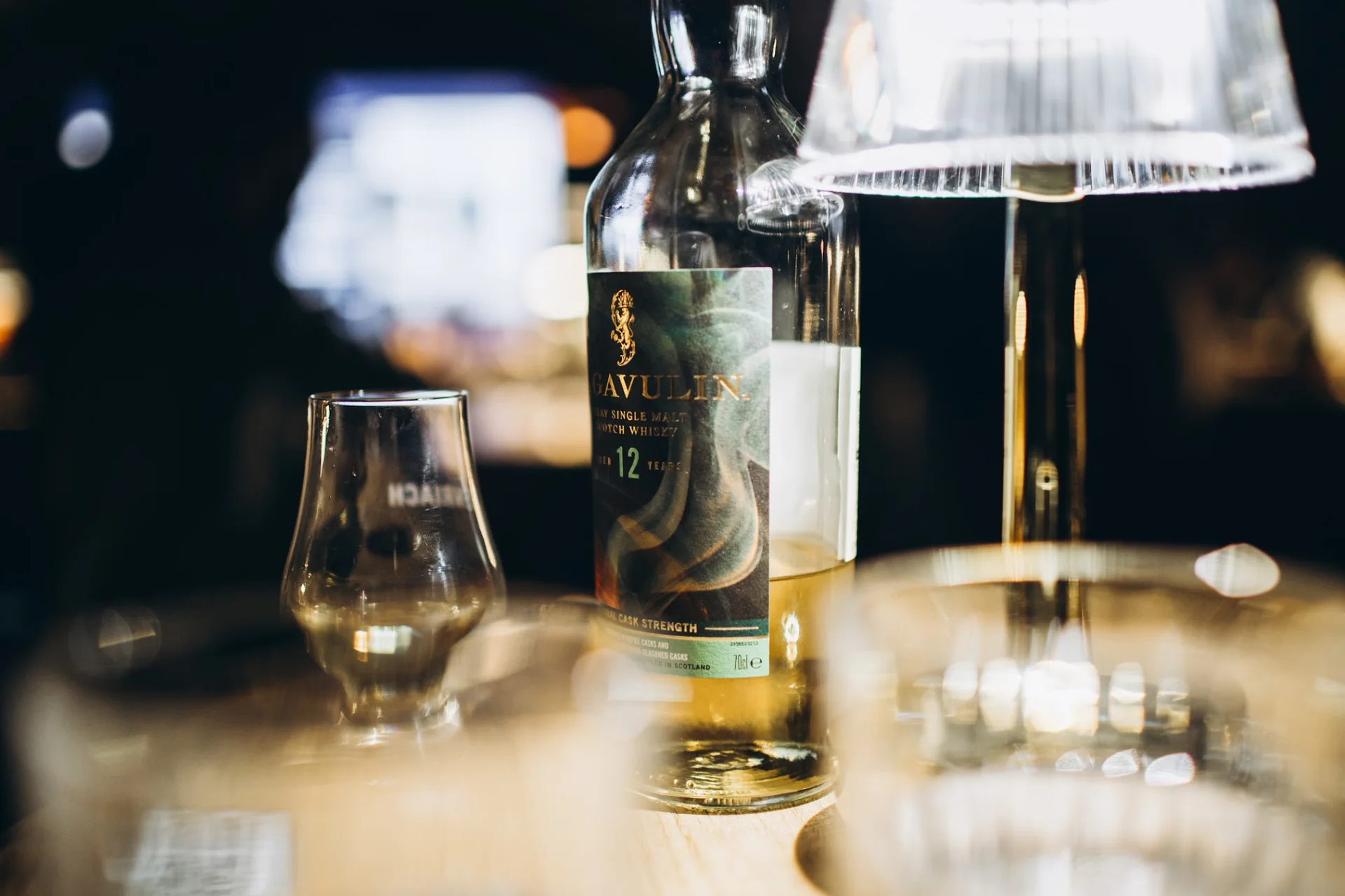 Lagavulin 12 i kieliszek degustacyjny w Speakeasy Bar w Legnicy